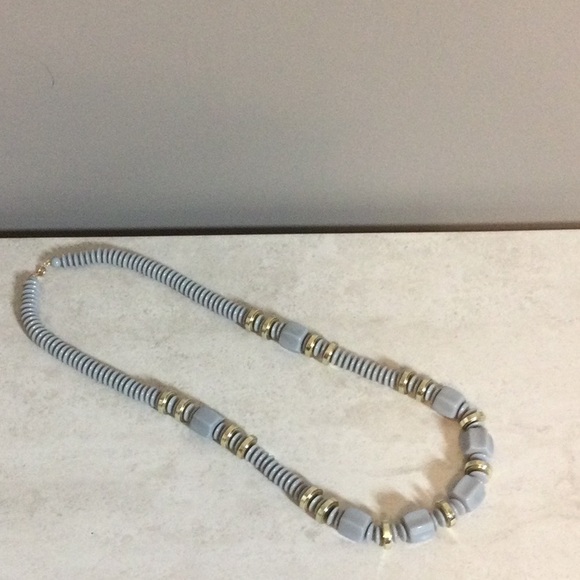 Jewelry - 14.5” gray with gold bead retro necklace